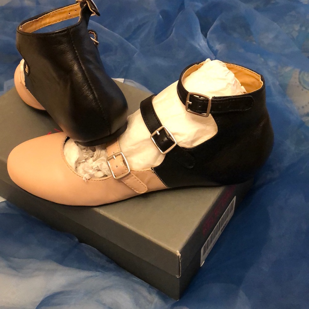 Chic NEW Napa leather booties